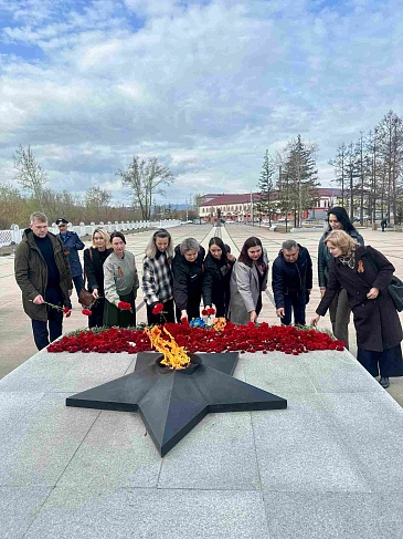 Память, которая живет в сердцах: сотрудники Красноярского филиала «СОГАЗ-Мед» встретили «Поезд Победы» и почтили ушедших героев, новости, пресс-релизы, статьи, «СОГАЗ-Мед», омс